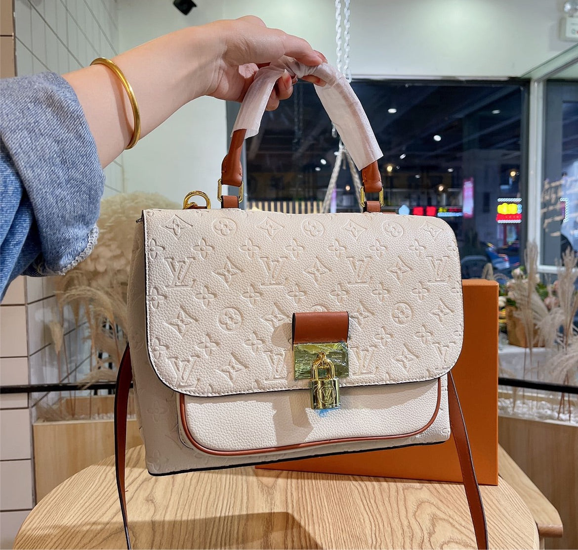 New LV woman Shoulder handbag