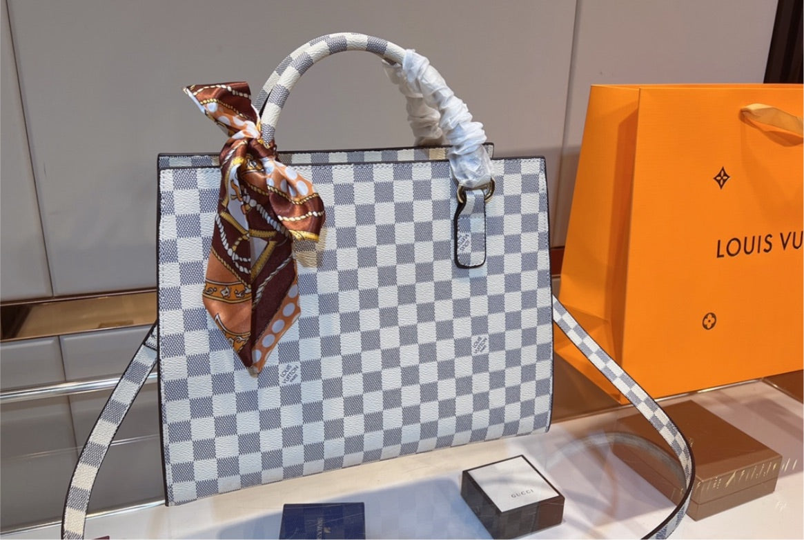 New Louis Vuitton shoulder handbag