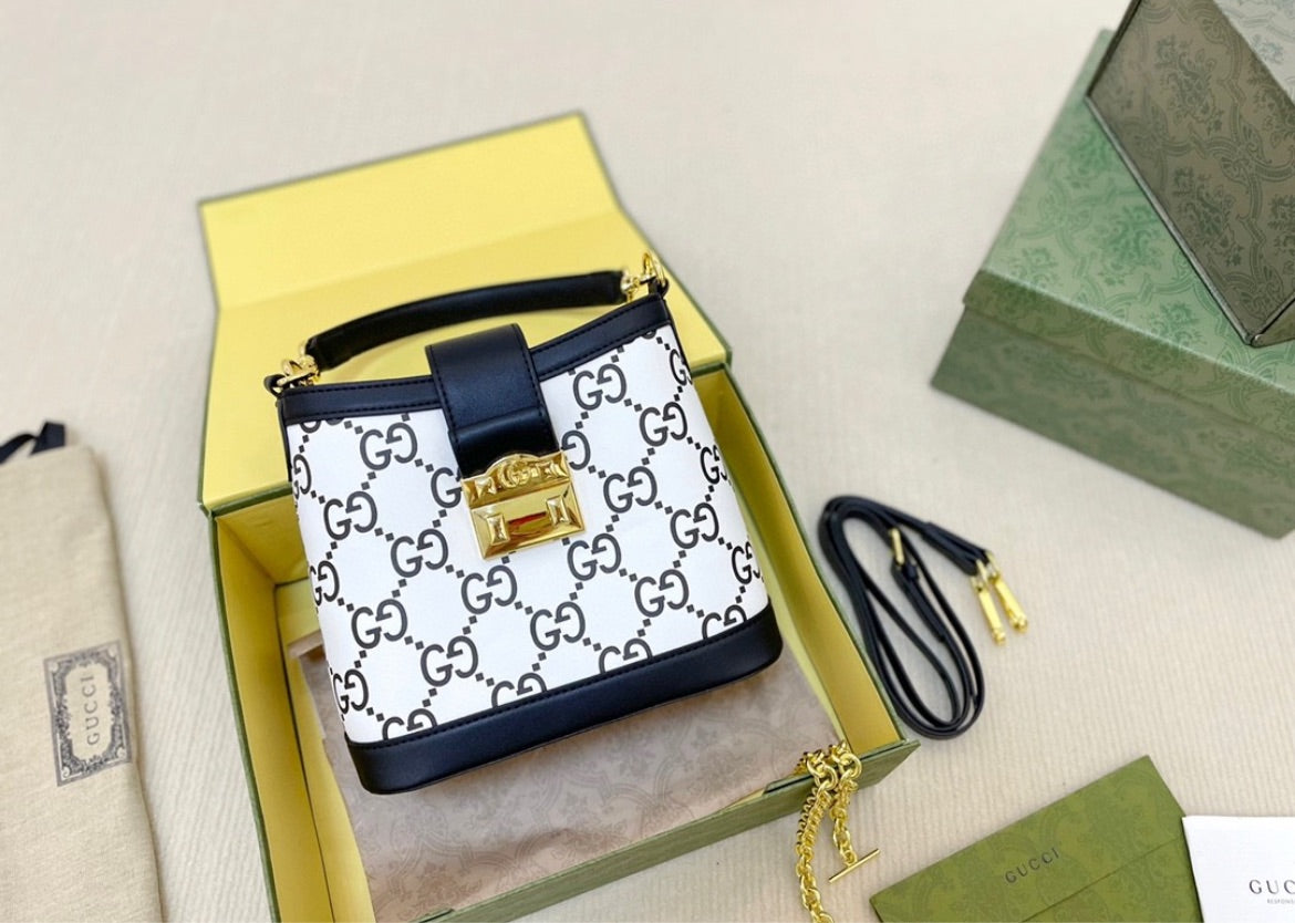 Woman Gucci crossbody/shoulder handbag