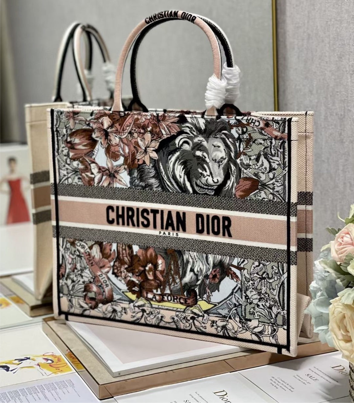 We Dior woman handbag