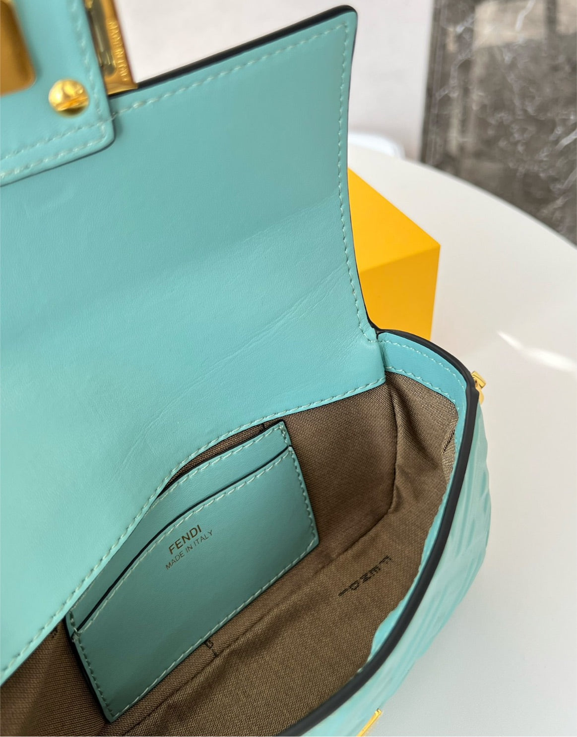 Woman Fendi shoulder handbag