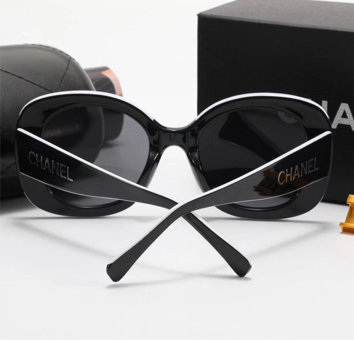 New Chanel woman sunglasses