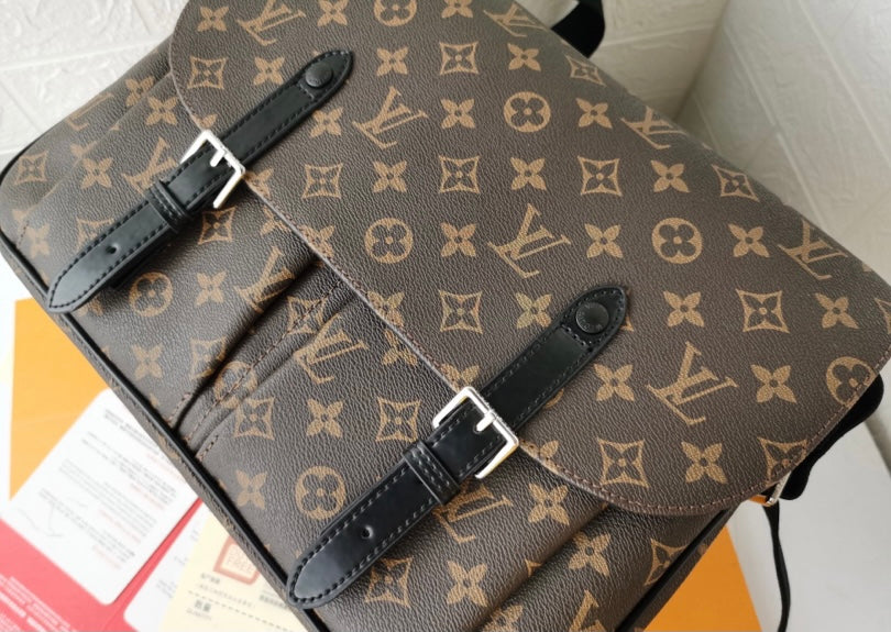 Messenger LV handbag