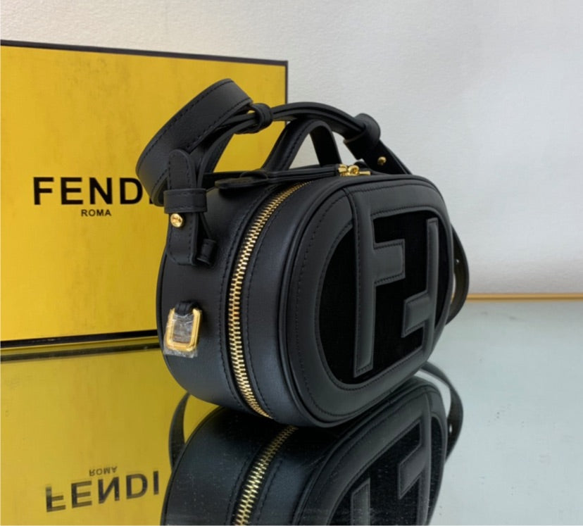 New Fendi woman crossbody / shoulder