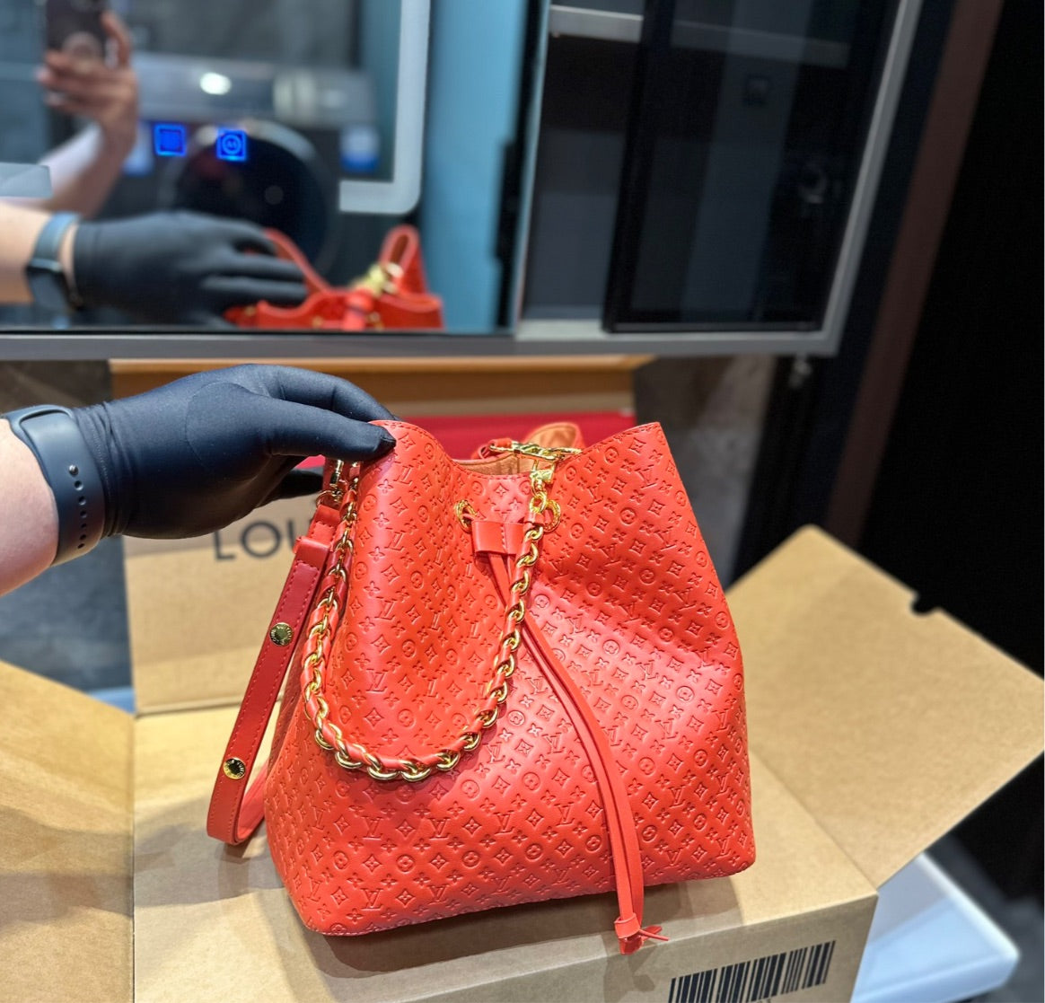 Woman leather LV shoulder bag