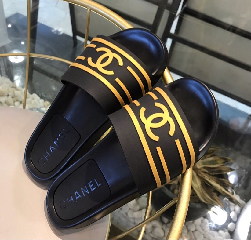 Black/gold woman Chanel slides