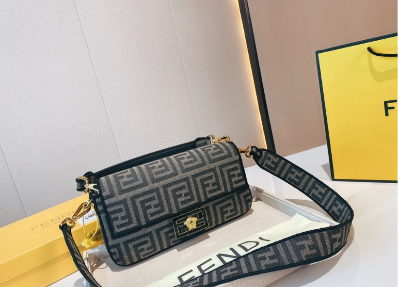 Fendi woman shoulder handbag