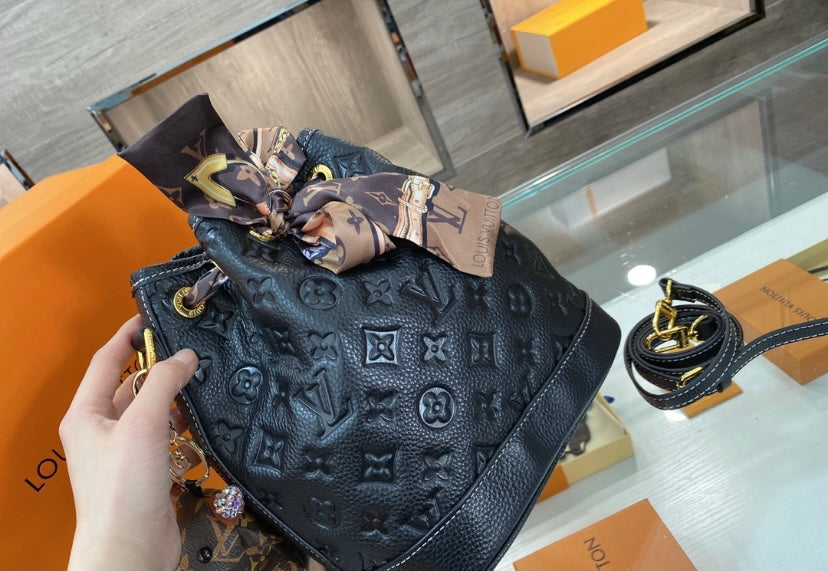 LV woman handbag