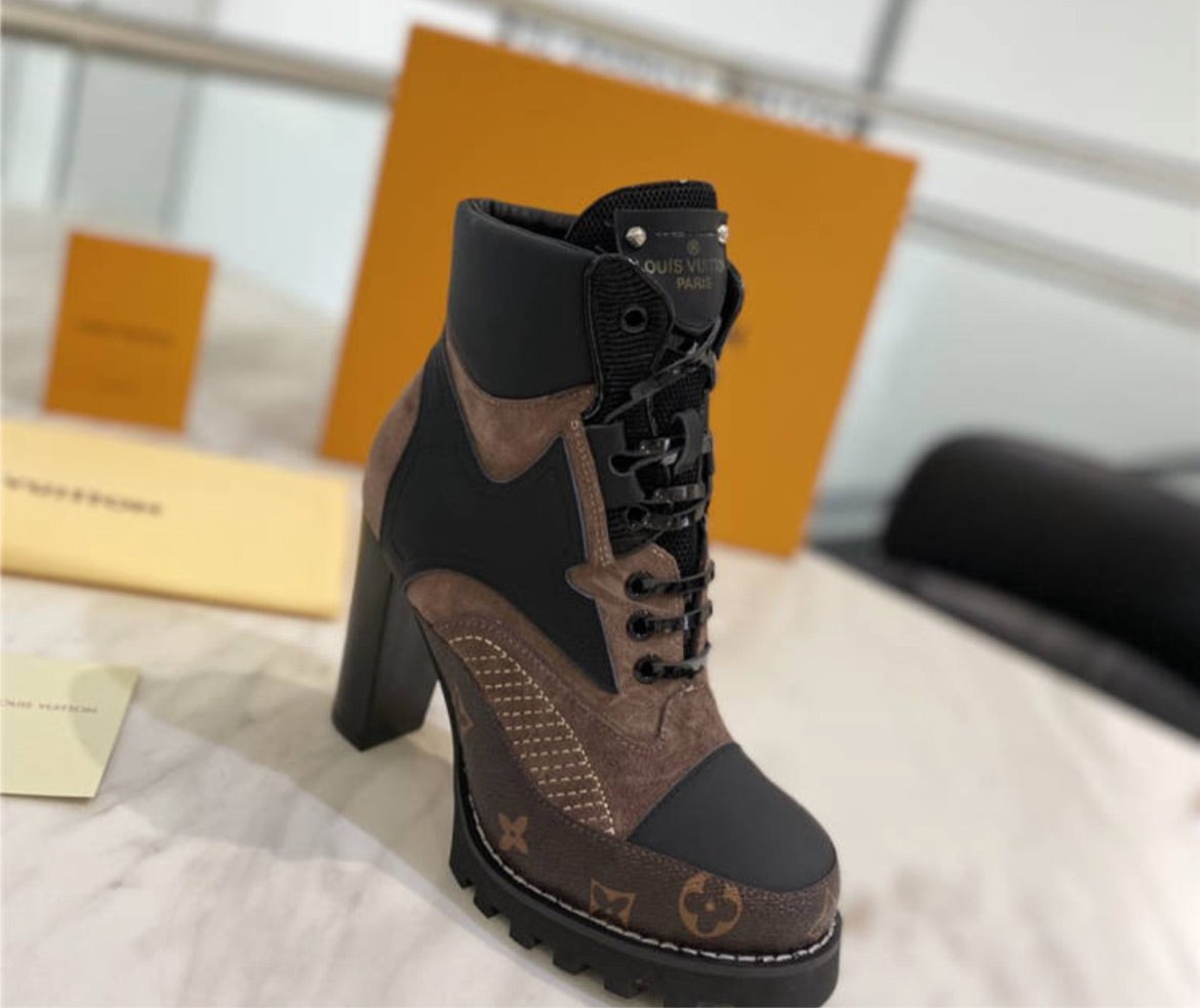 Woman LV boots