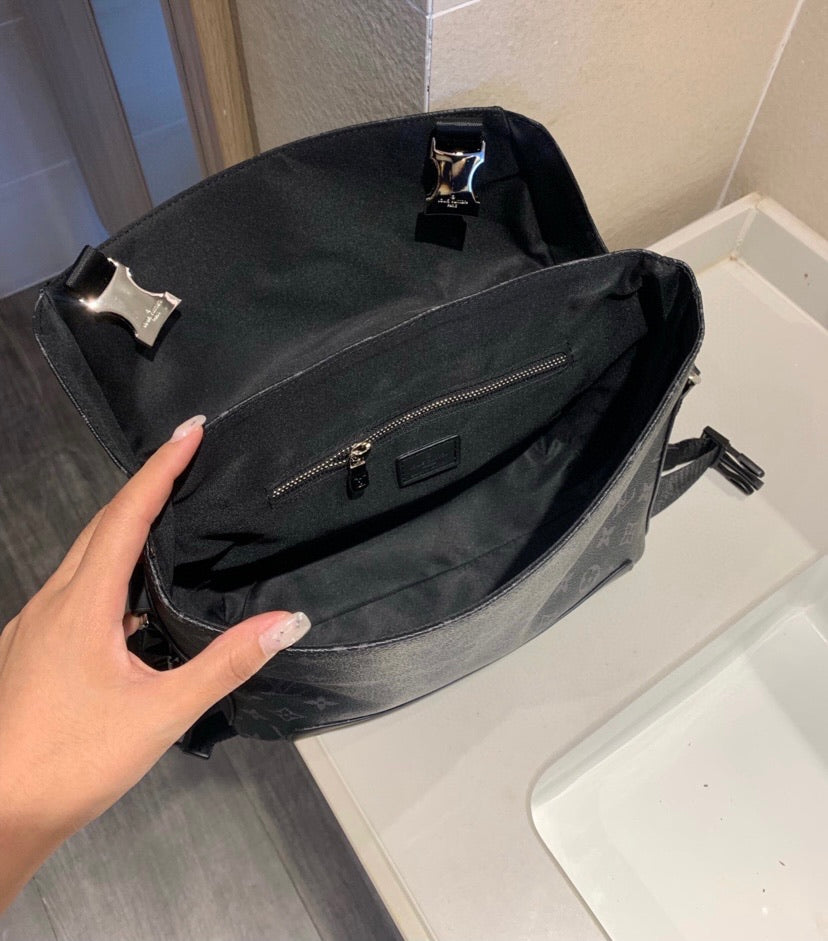 LV messenger handbag
