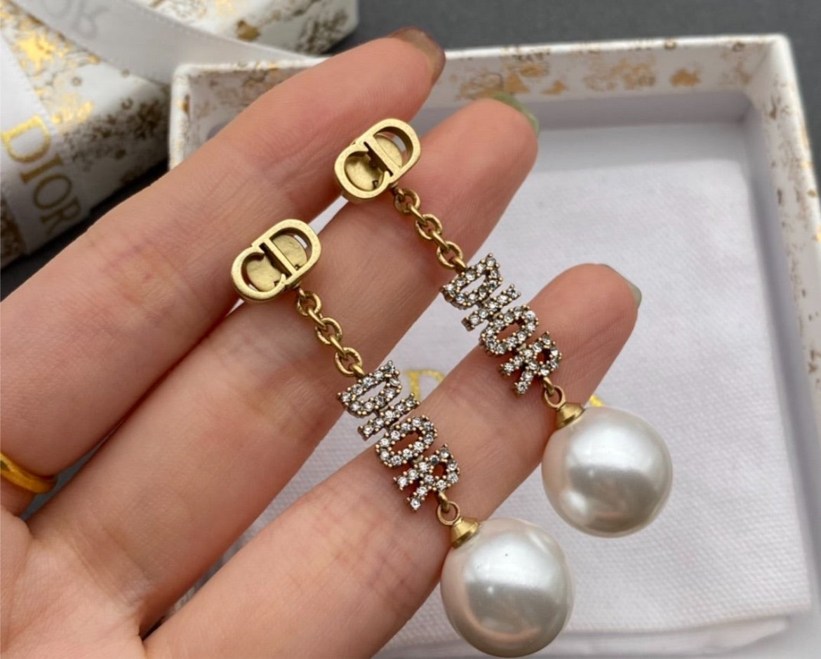 New Dior woman earring