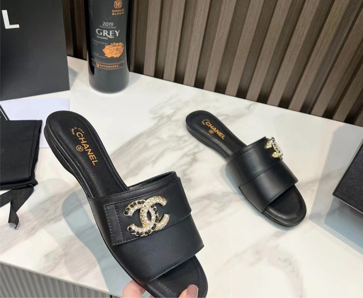 Open toe Chanel slide in sandal