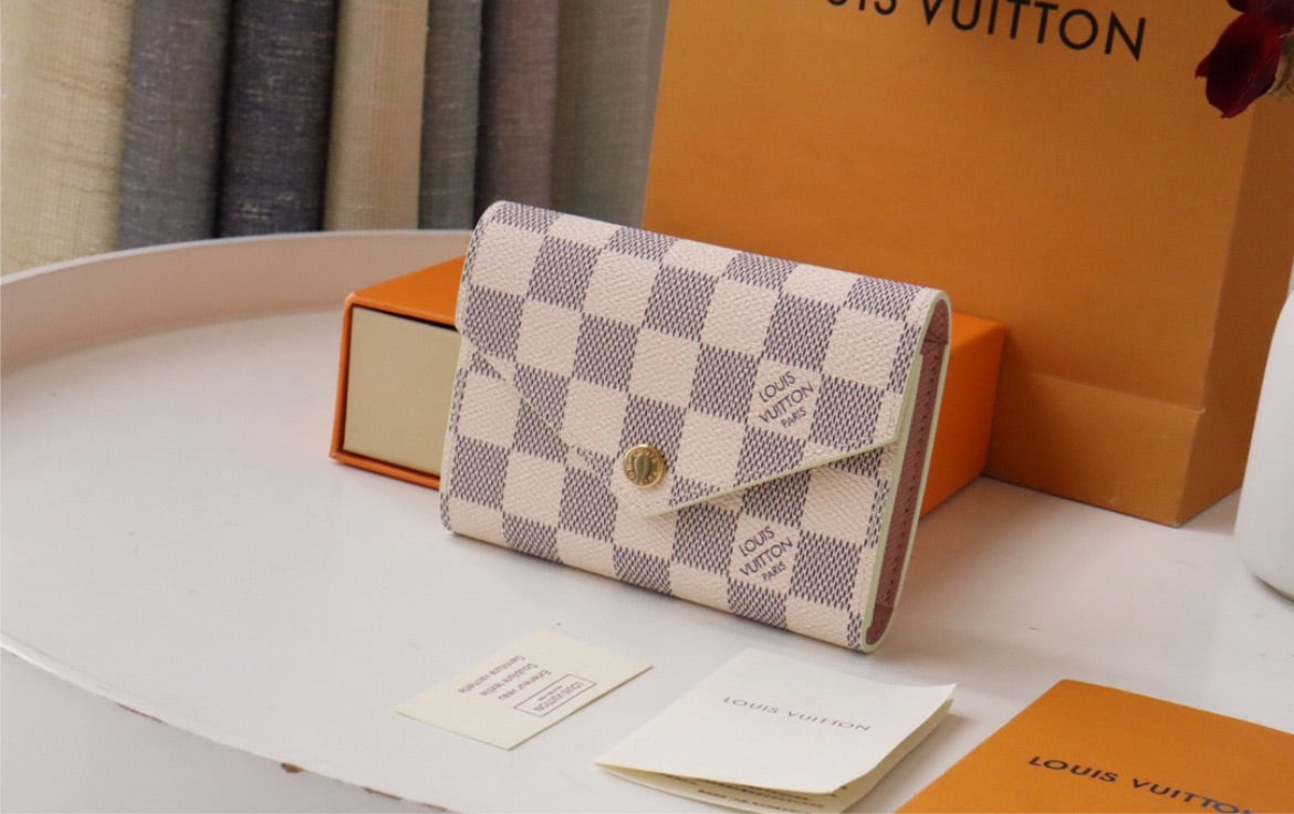 LV woman wallet