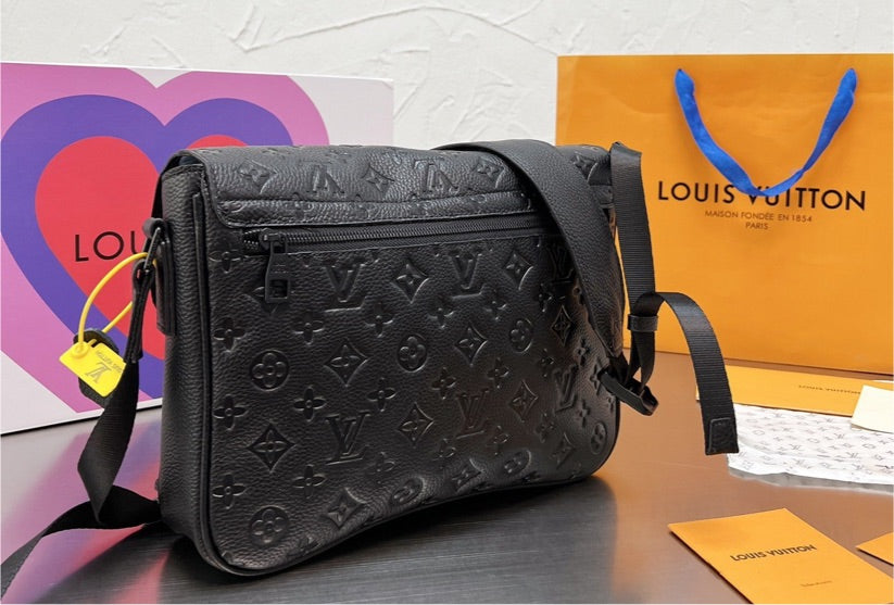 Black Louis V woman shoulder handbag