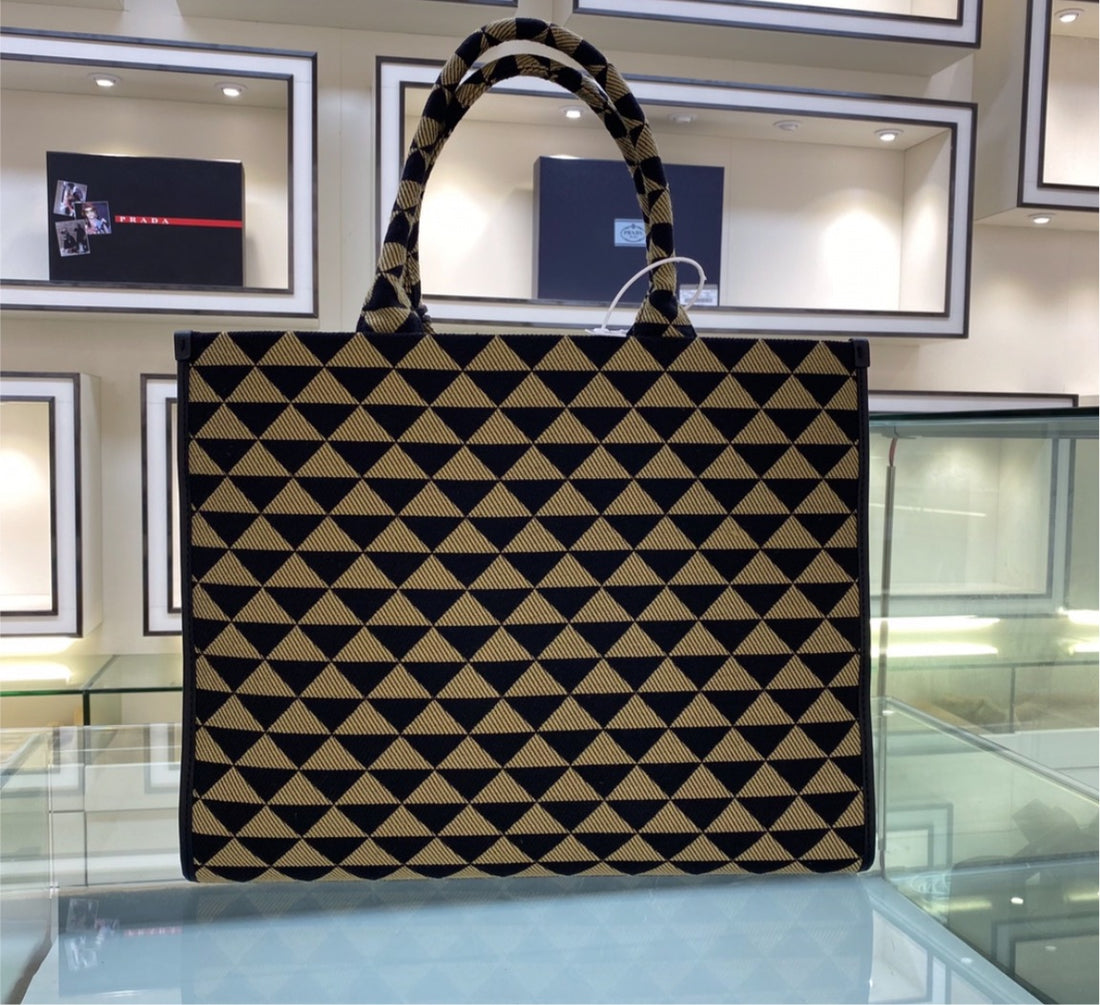Large Prada woman handbag