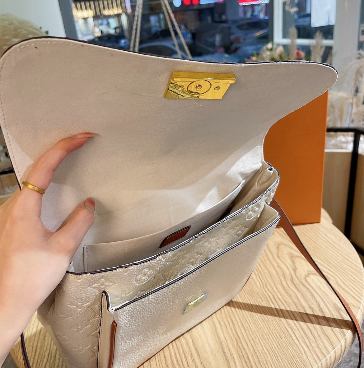 New LV woman Shoulder handbag