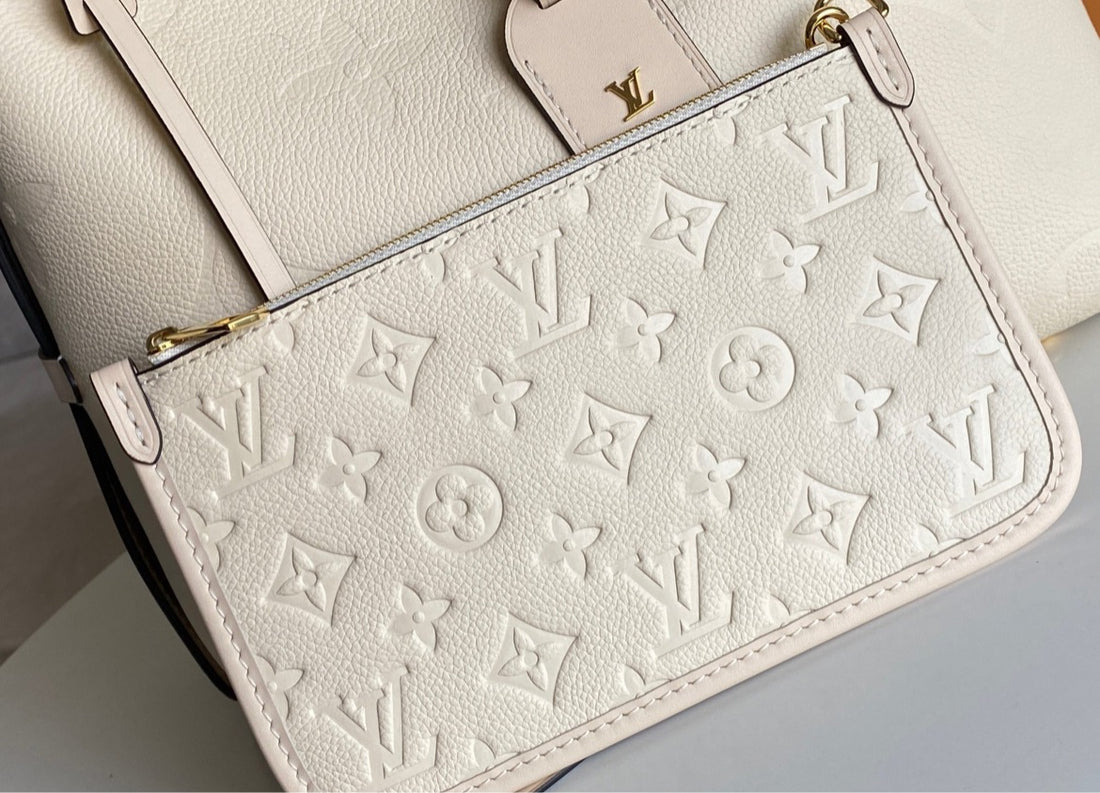 Carry All LV a woman shoulder bag