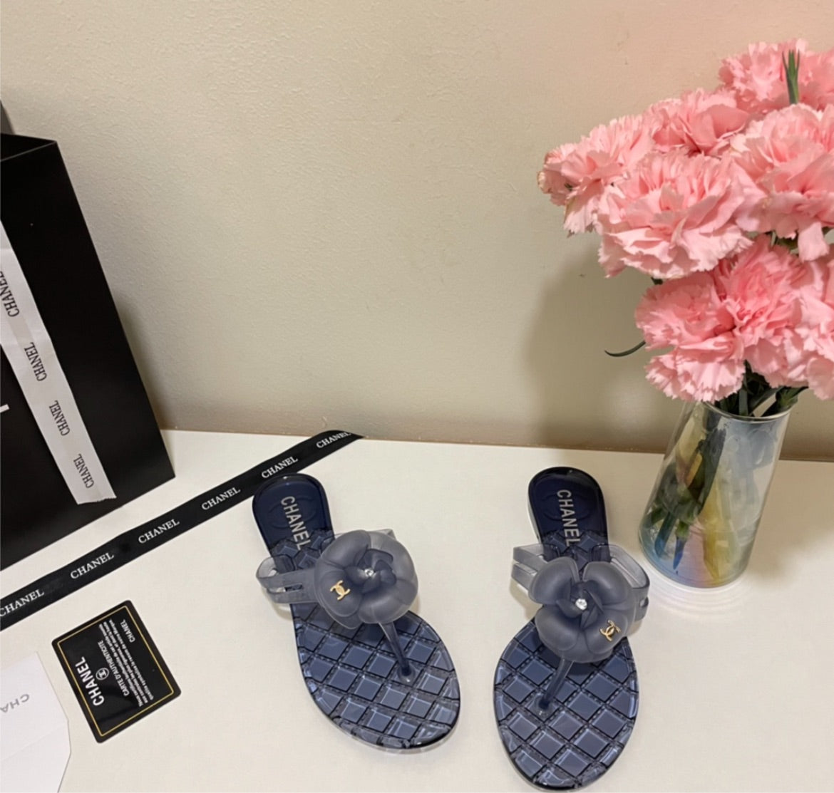 Black Chanel woman sandal