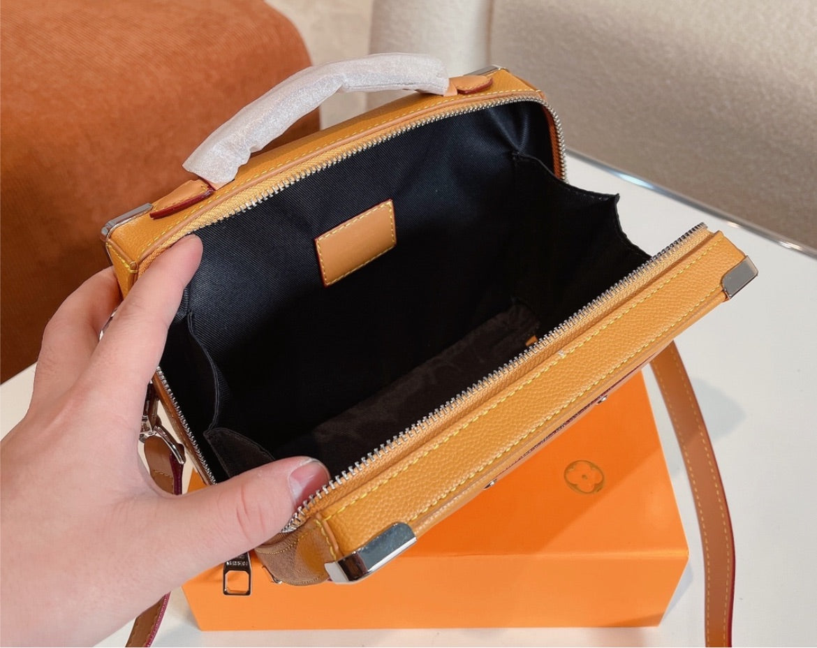 LV woman crossbody/shoulder bag