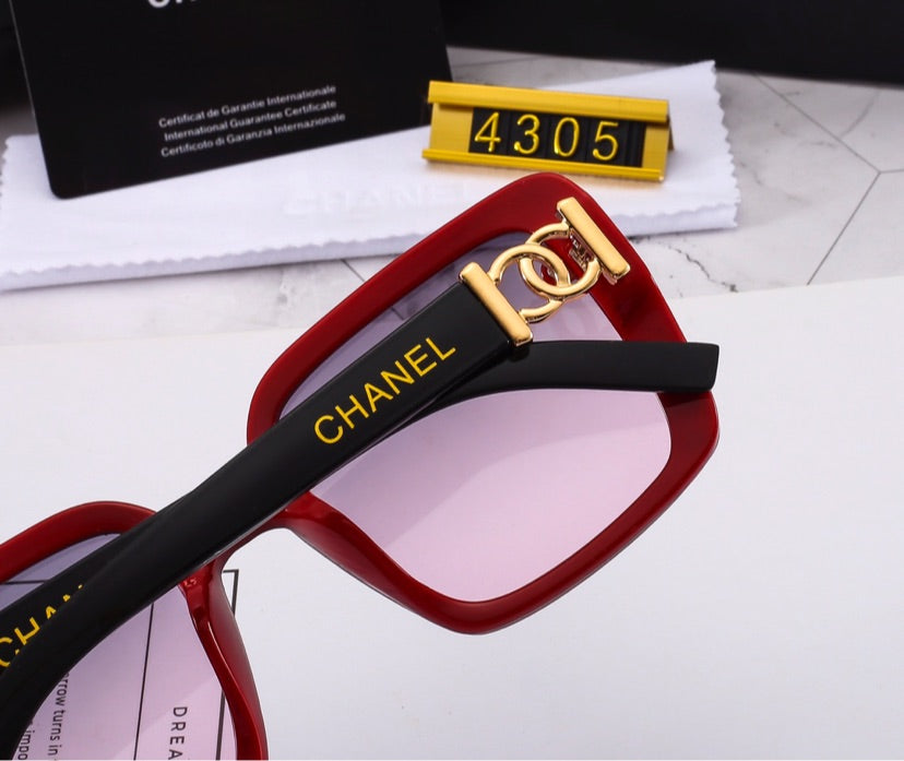 Woman Chanel sunglasses