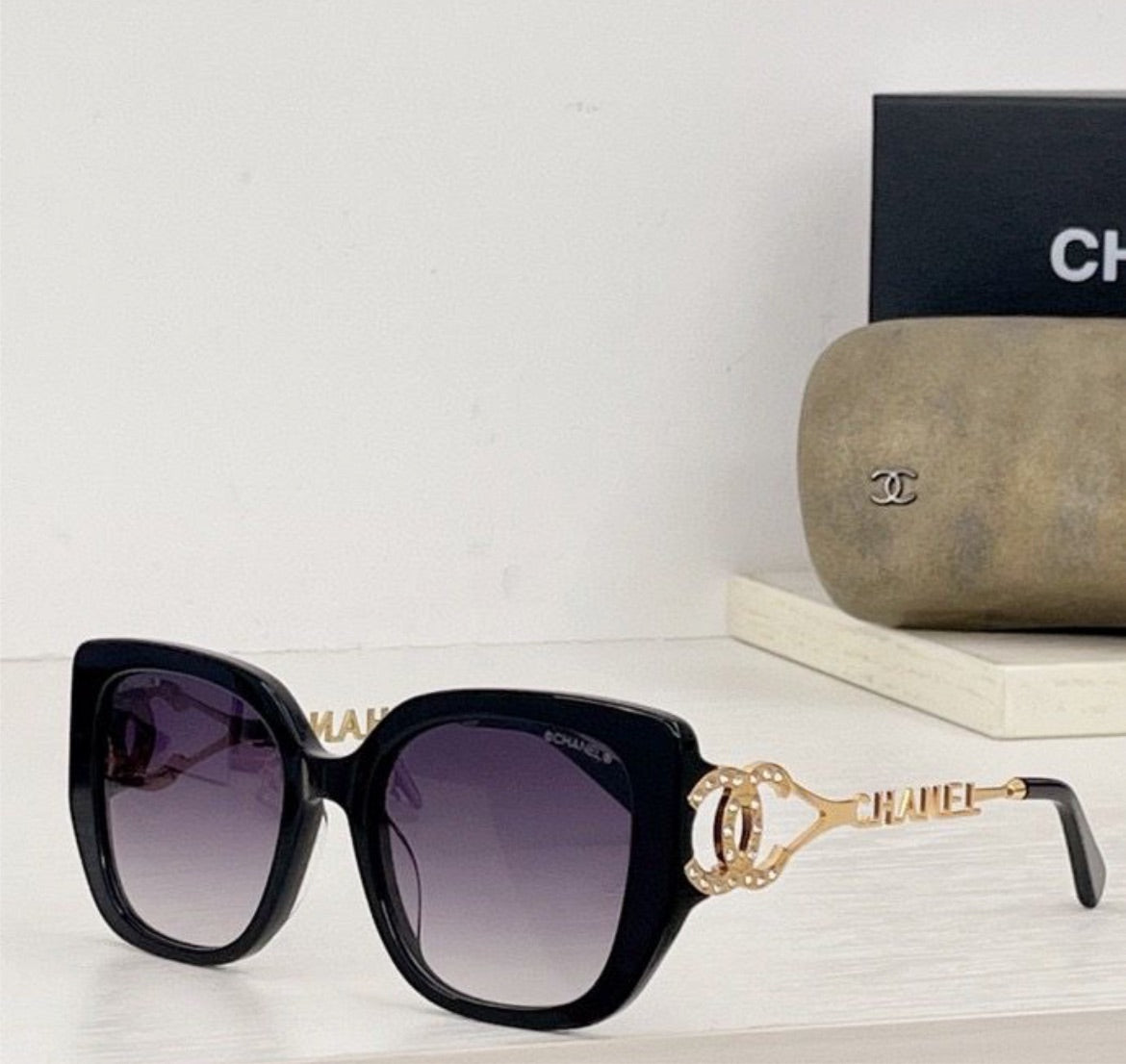 New Chanel woman sunglasses