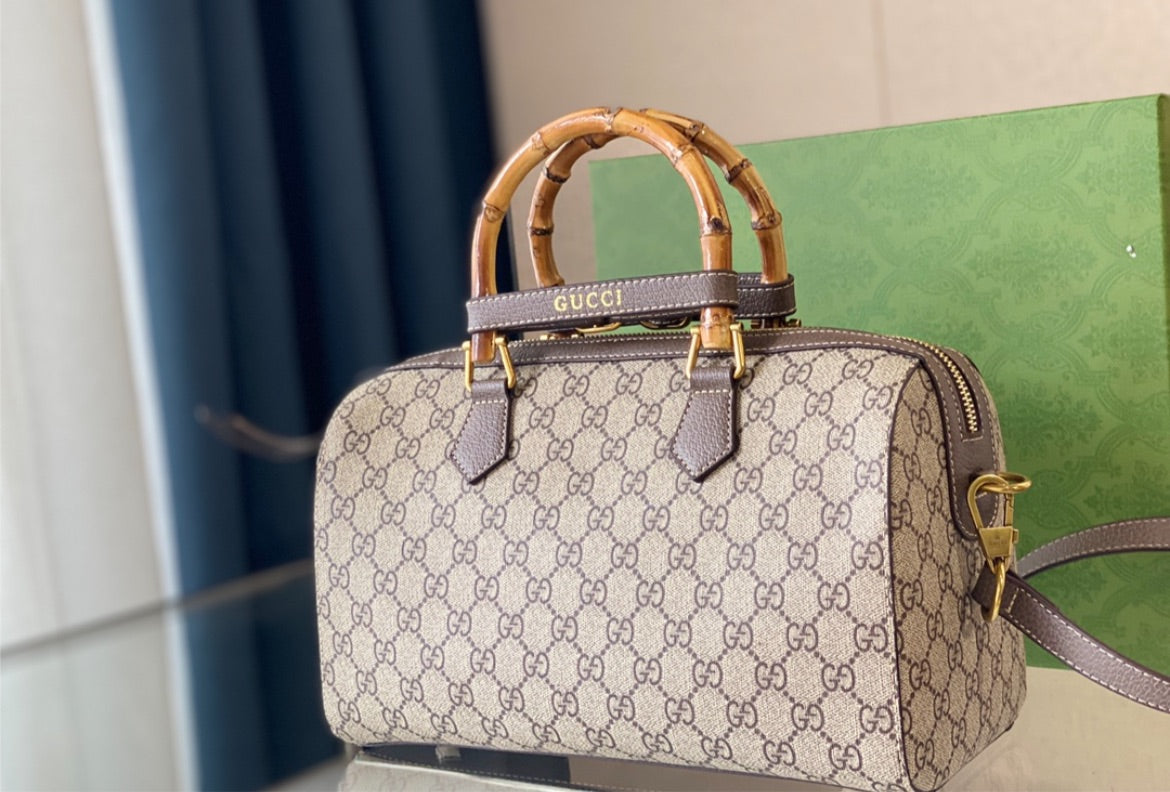 New woman Gucci shoulder handbag