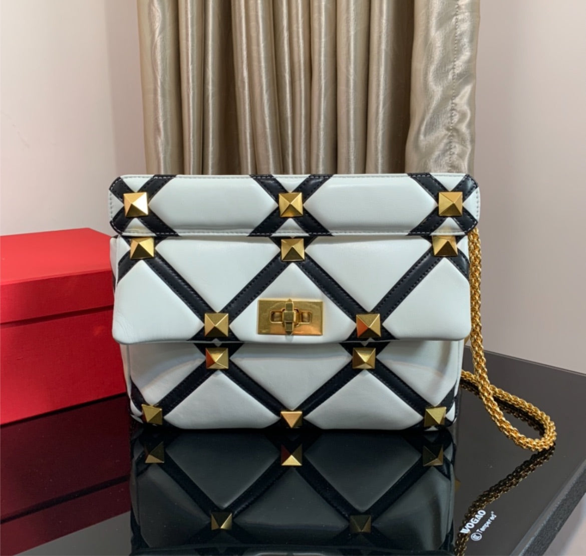 New woman Valentino shoulder handbag