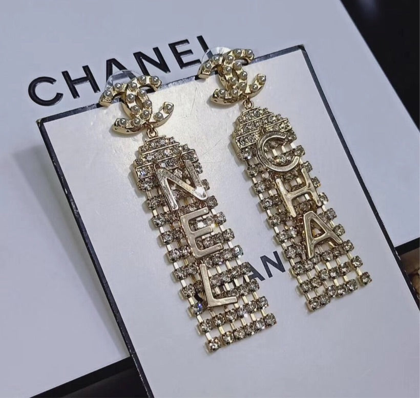 Chanel woman earrings