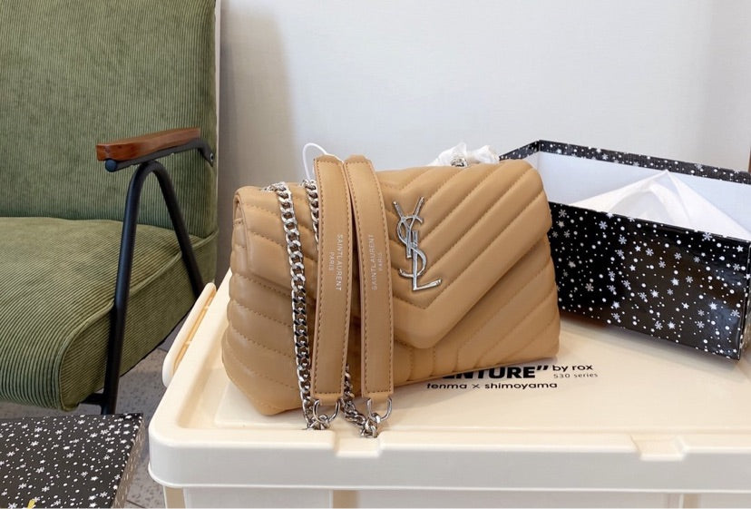 Woman YSL shoulder handbag