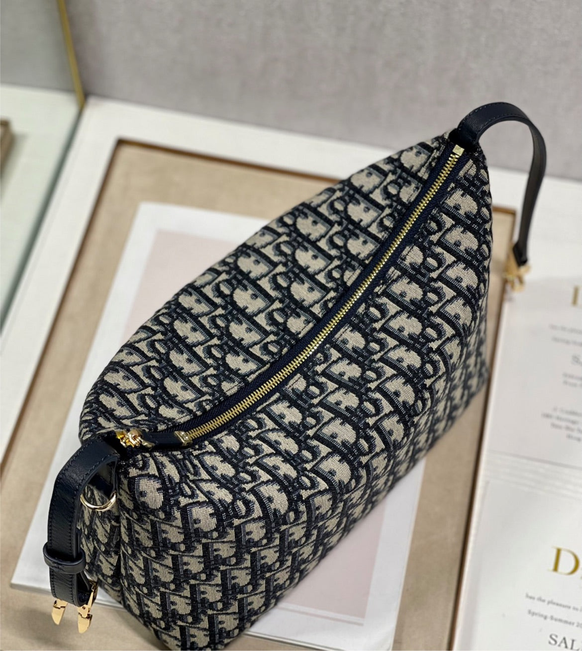 Woman new Dior shoulder handbag