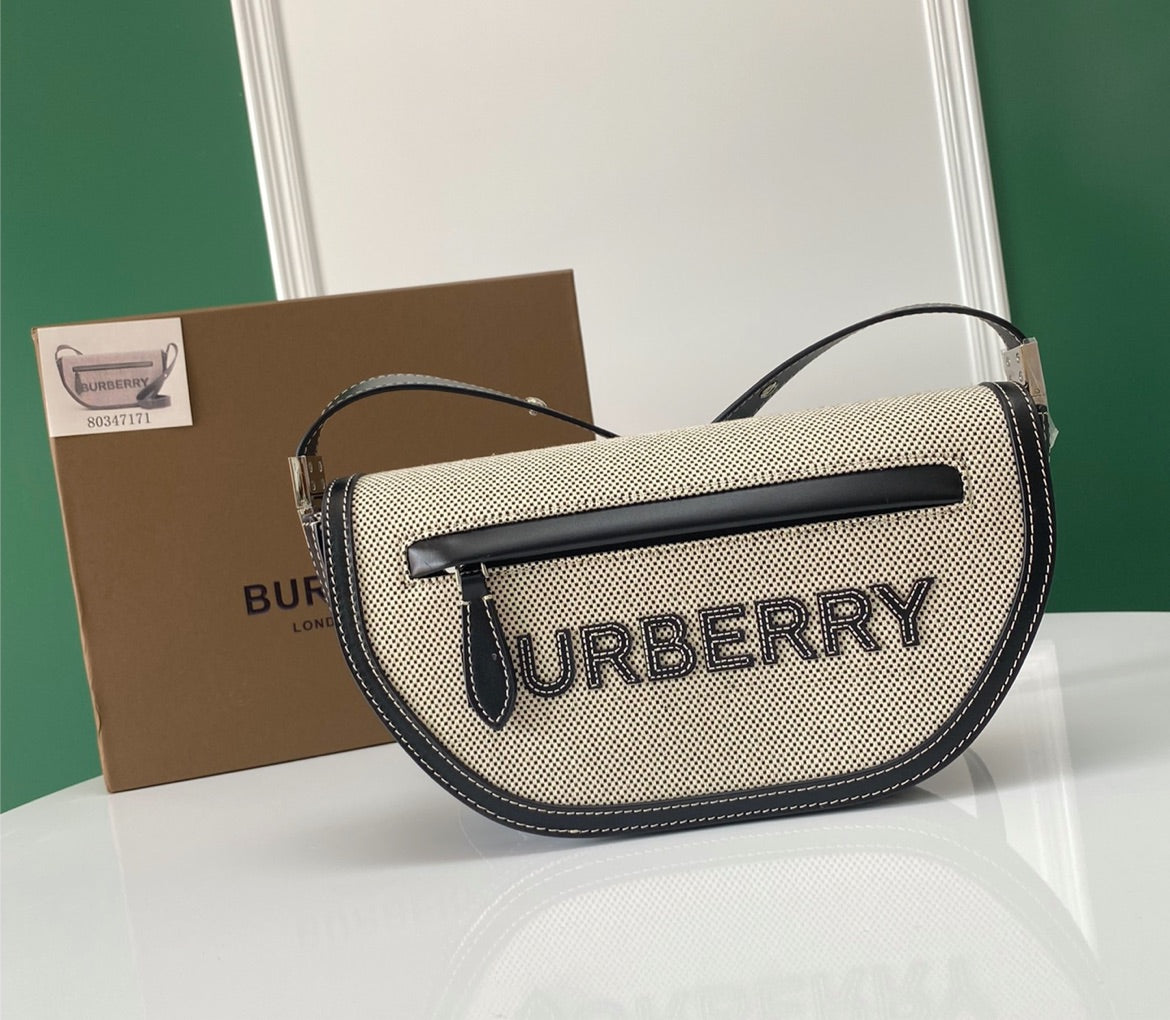 New woman Burberry shoulder bag