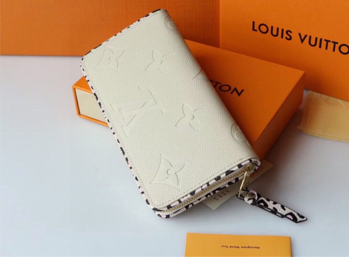 LV woman wallet