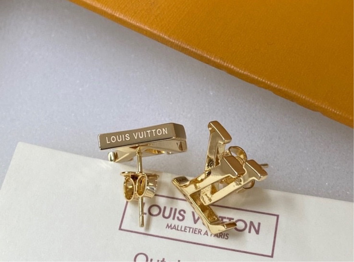 LV gold plate stud earring