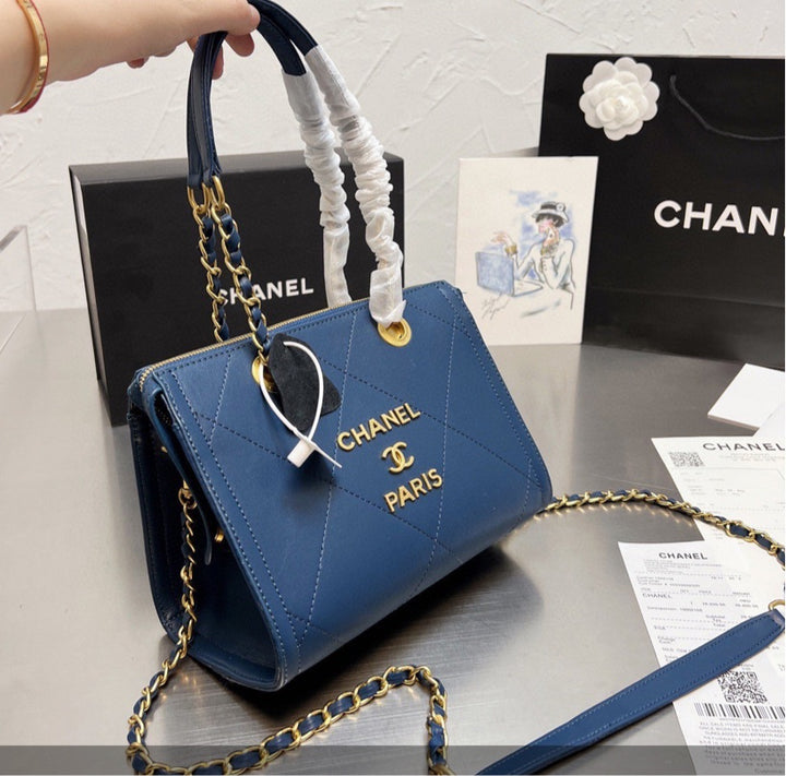 Chanel woman shoulder bag