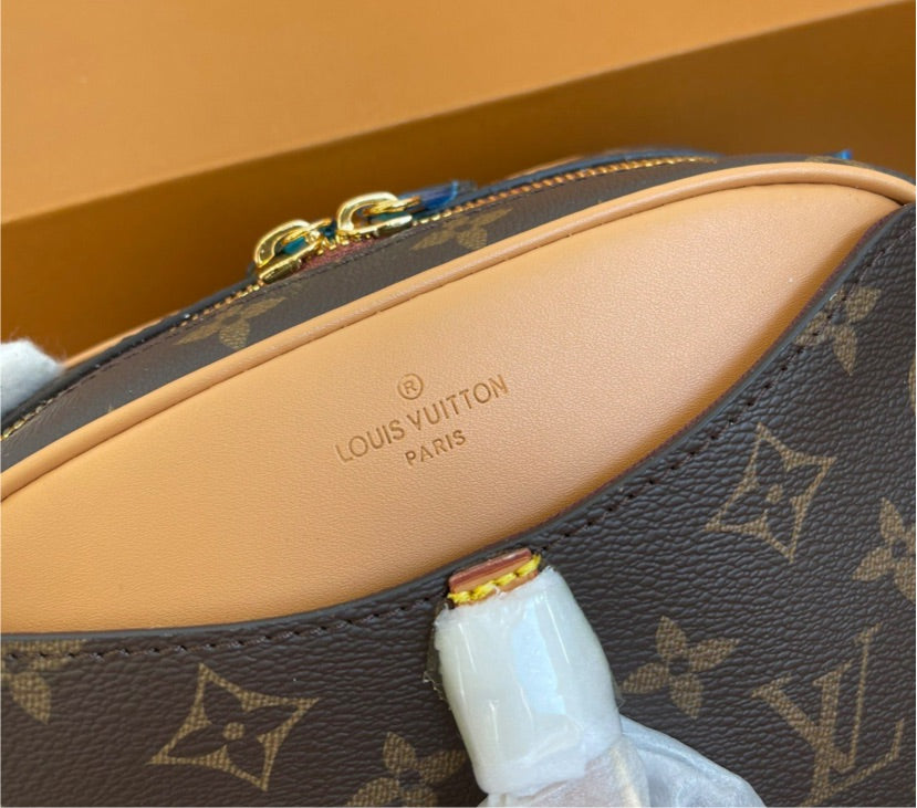 LV woman Crossbody handbag