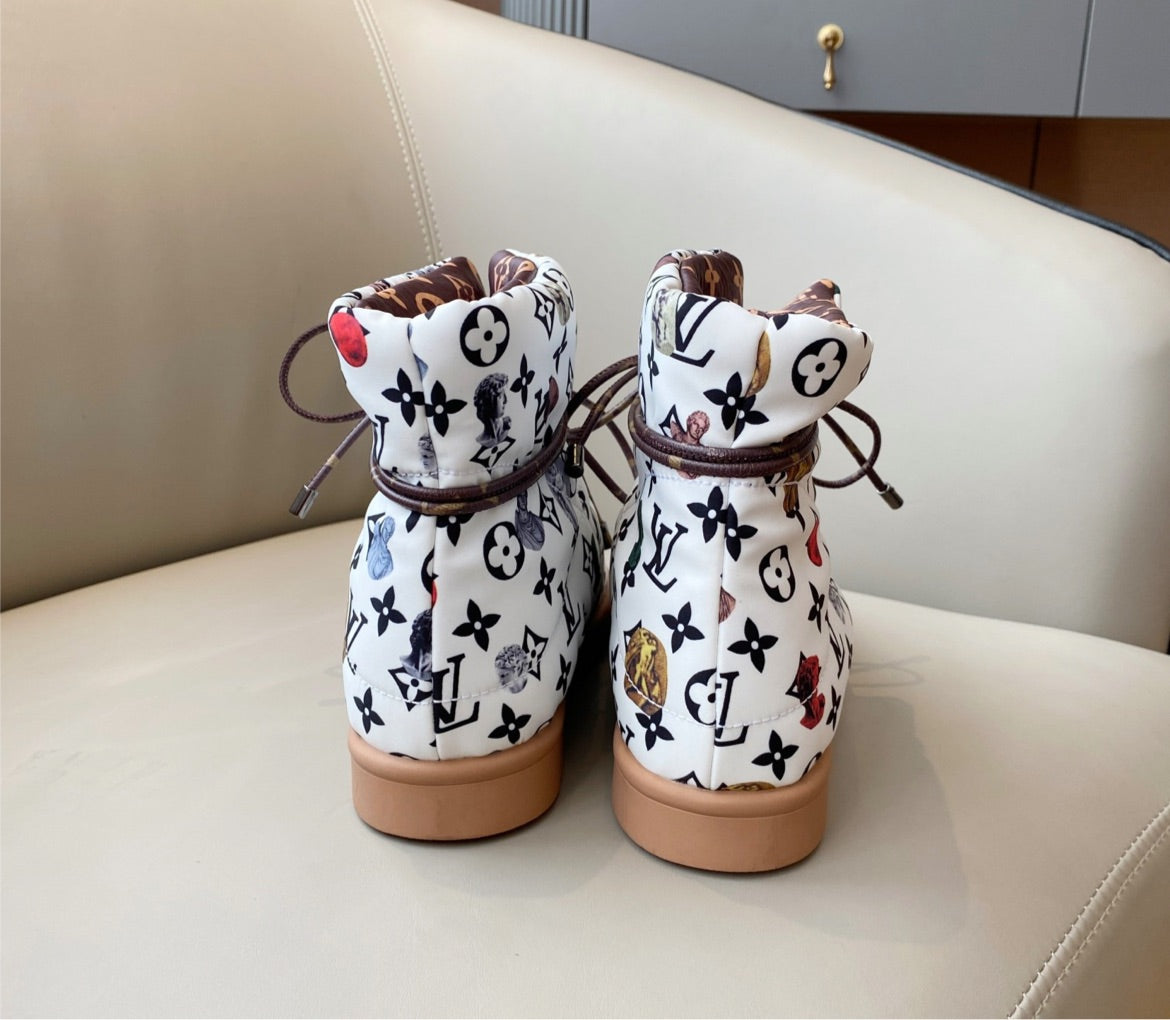 Comfy LV woman boots