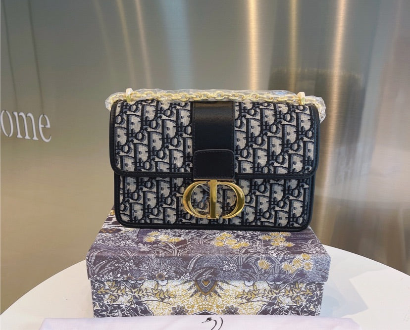 Dior woman shoulder handbag