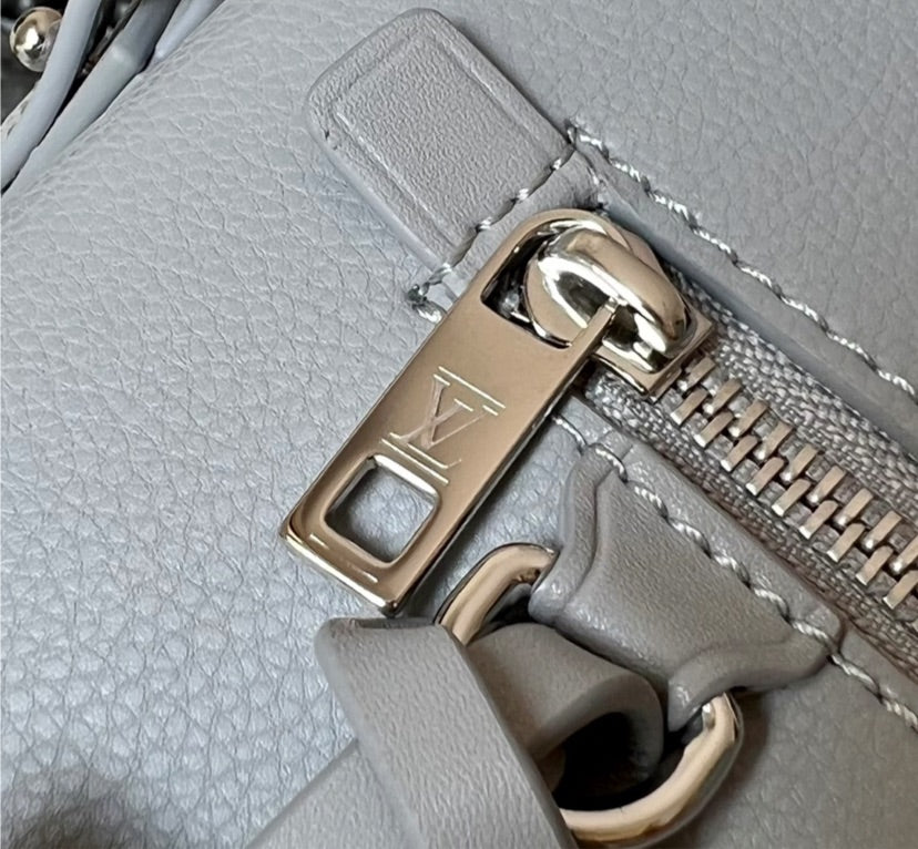 New LV aerogram iPad