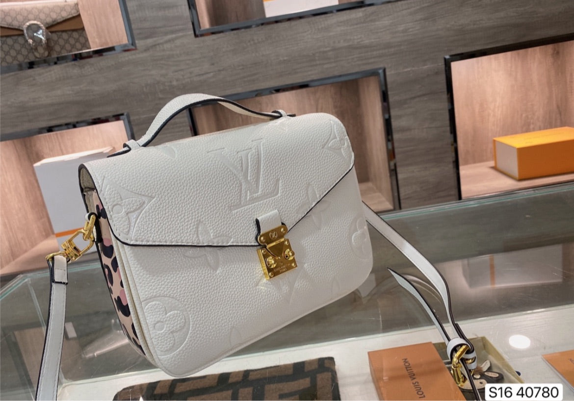 Woman leather LV shoulder handbag