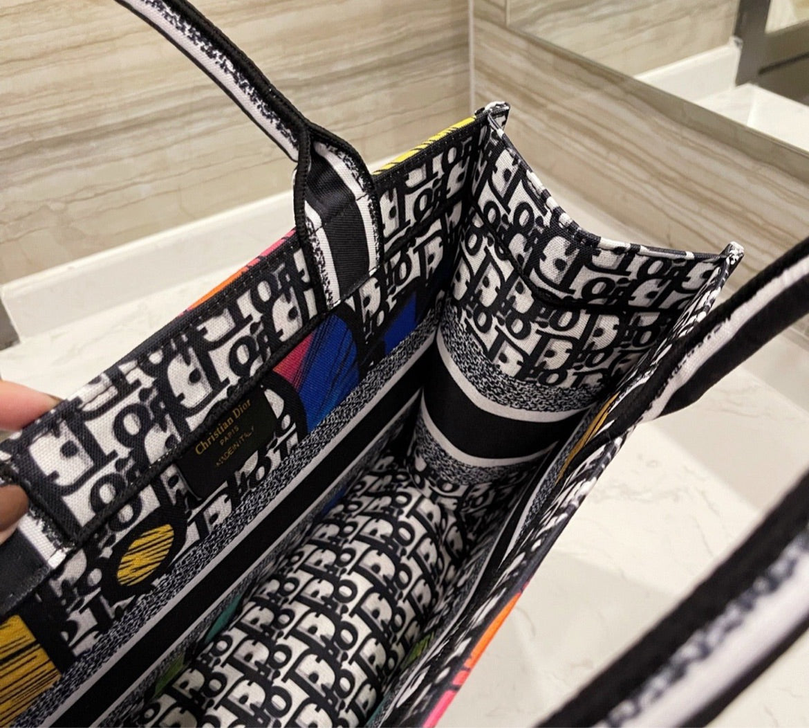 Large woman Dior shoulder handbag