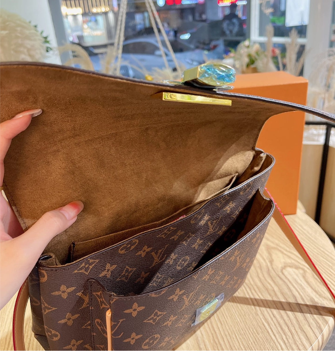 Leather Louis Vuitton woman handbag