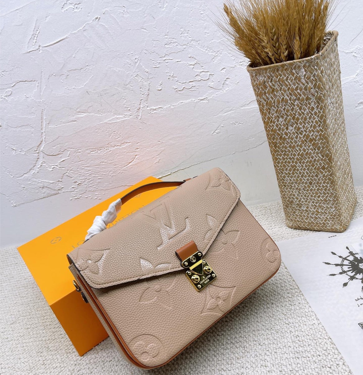 New LV woman shoulder handbag