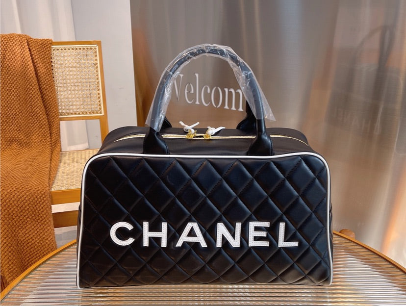 Large Chanel woman handbag