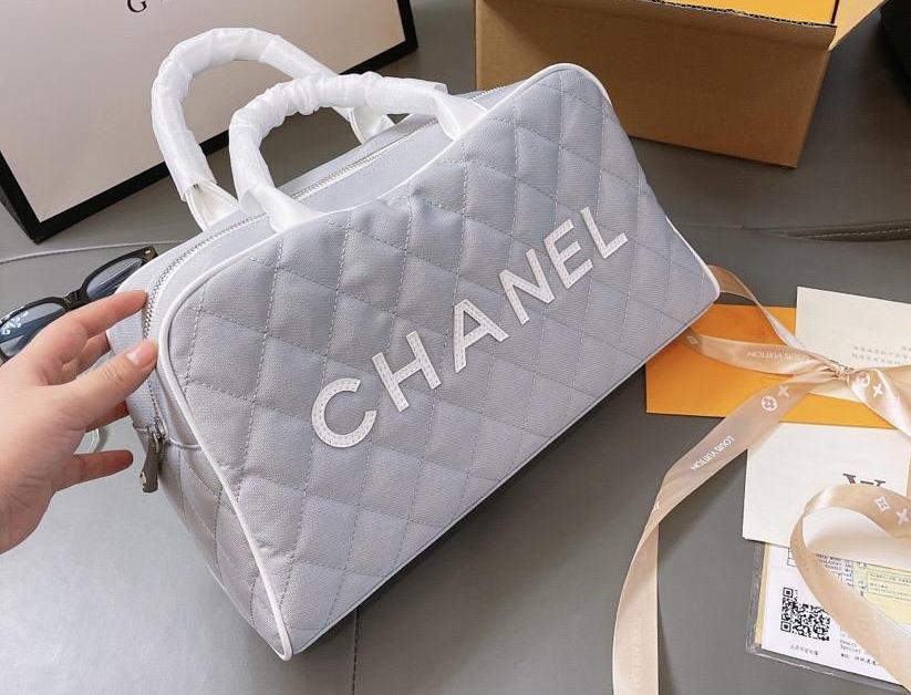 Casual grey Chanel ladies handbag