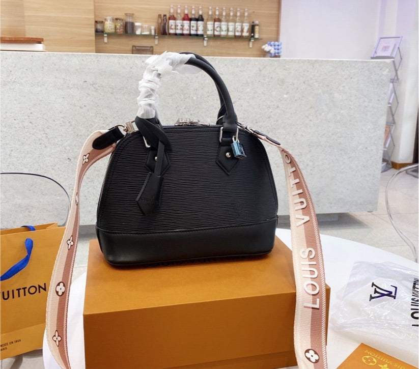 Woman LV shoulder Handbag