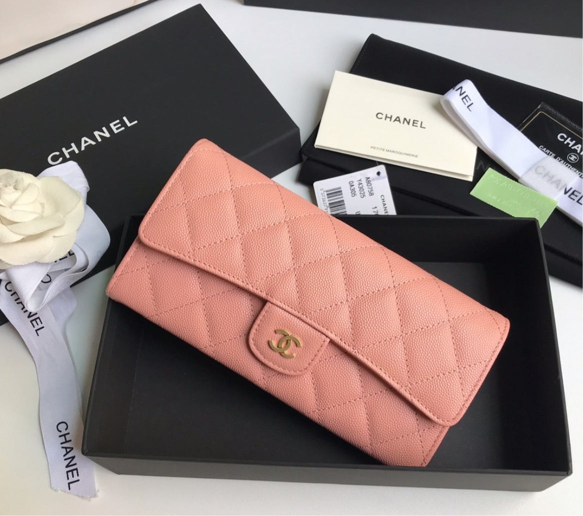Woman new Chanel wallet