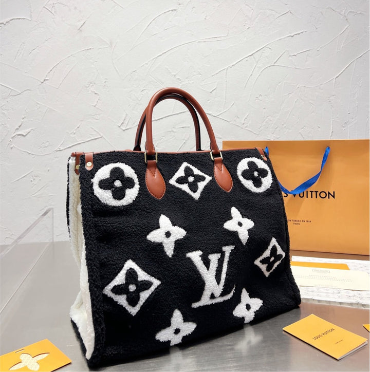 New LV Big shoulder bag