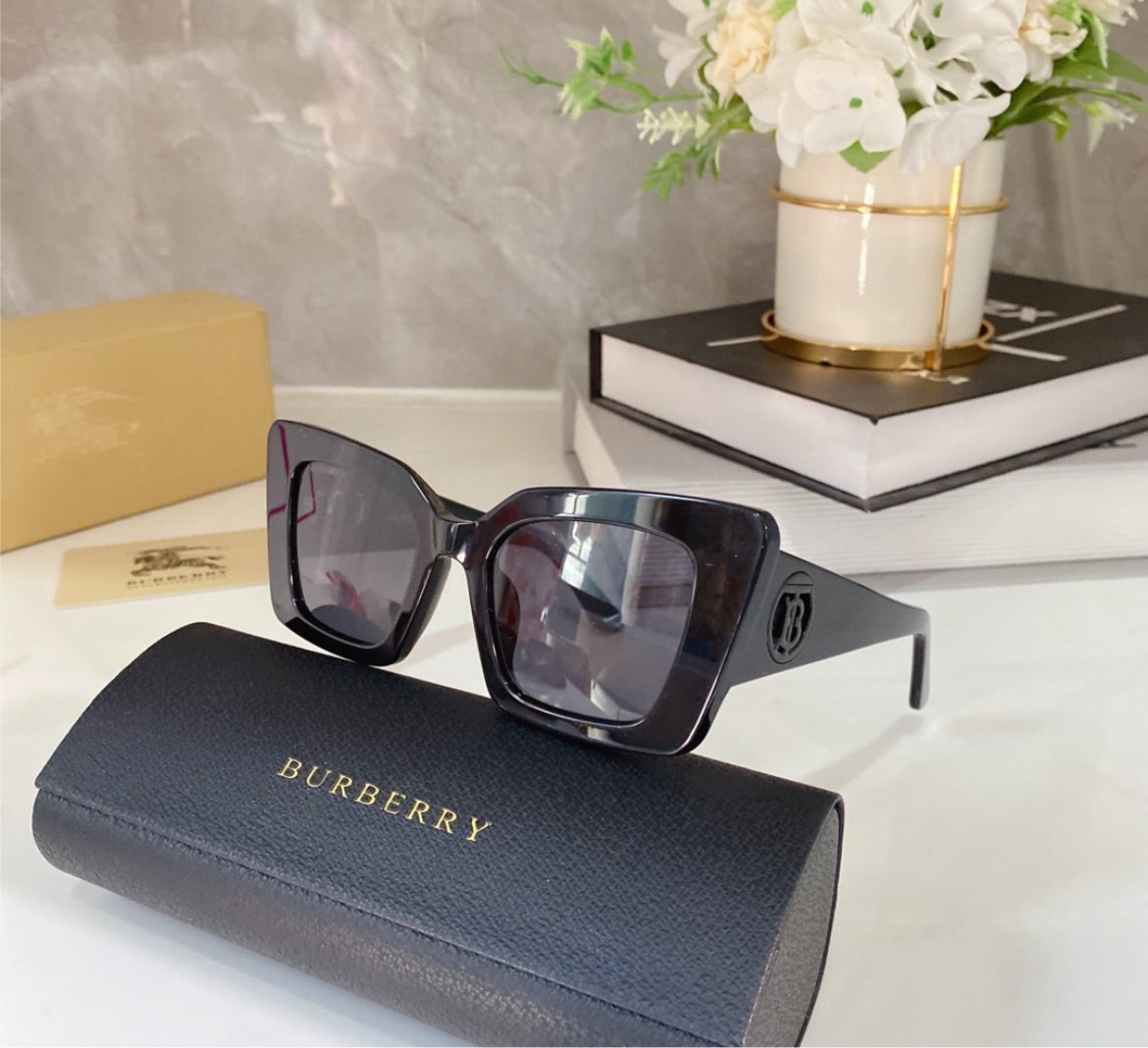 New Burberry woman shades