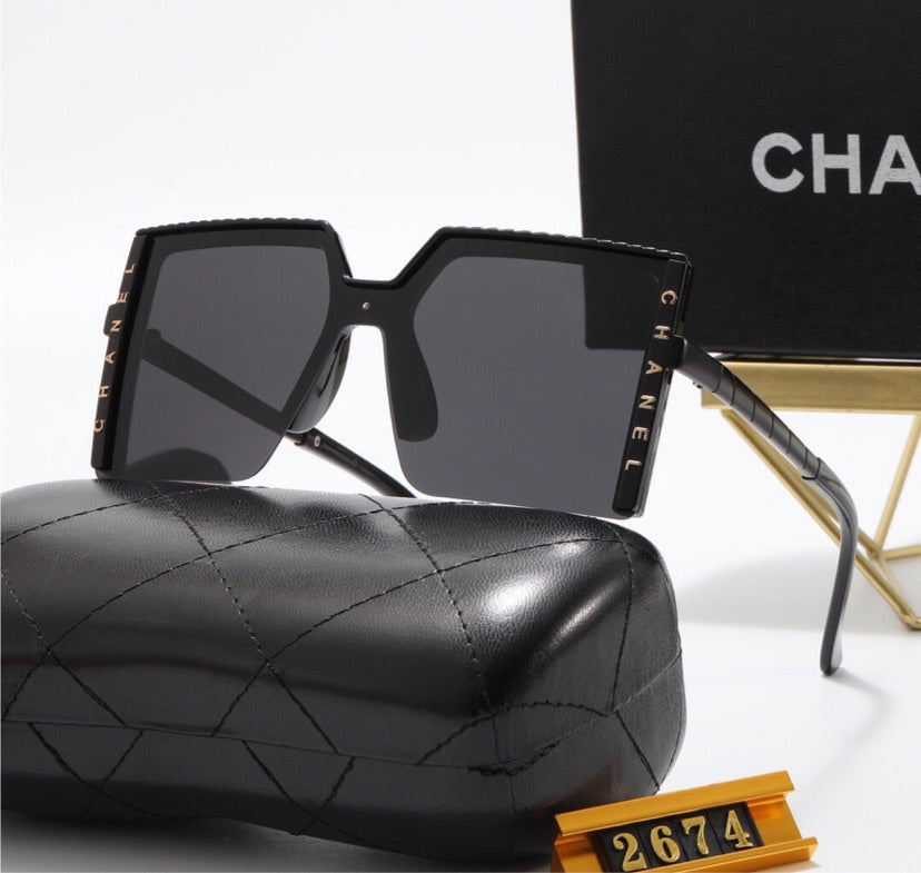 Woman Chanel sunglasses