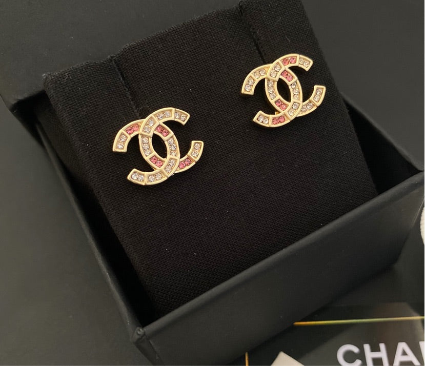 Chanel woman earrings